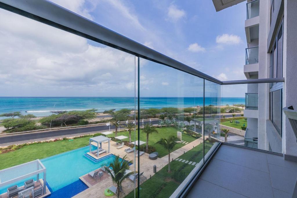 Azure Beach Residences Palm Beach Luaran gambar