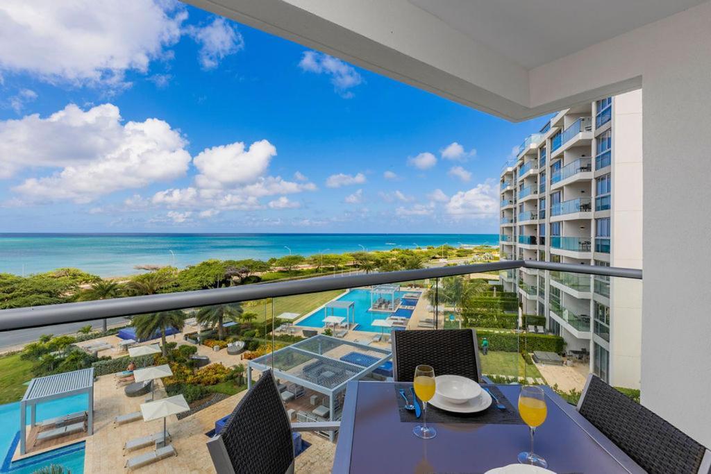 Azure Beach Residences Palm Beach Luaran gambar